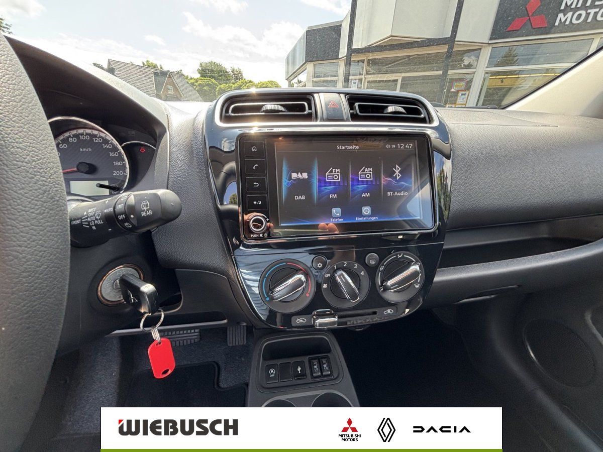 Mitsubishi Space Star Innenraum Armaturenbrett mit Touchscreen
