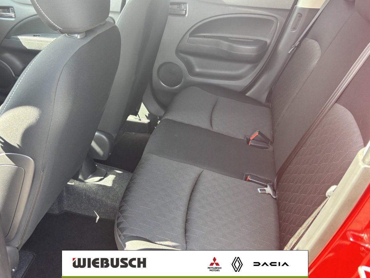 Mitsubishi Rücksitzbank in schwarzem Stoff, Innenraumansicht