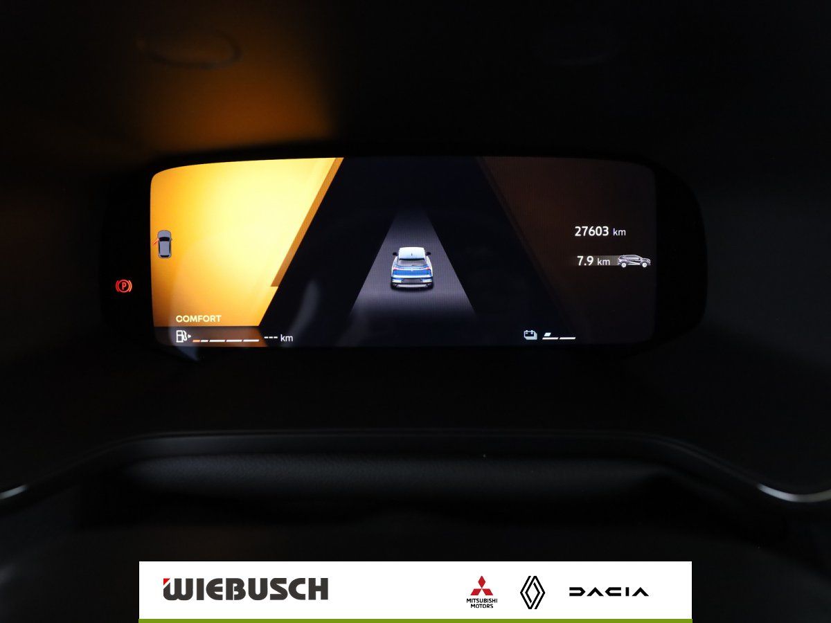 Digitales Kombiinstrument mit Rückfahrkamera-Anzeige im Fahrzeug