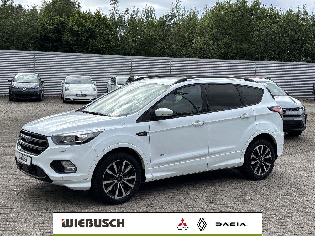 Ford Kuga weiß in Frontansicht schräg mit Alufelgen