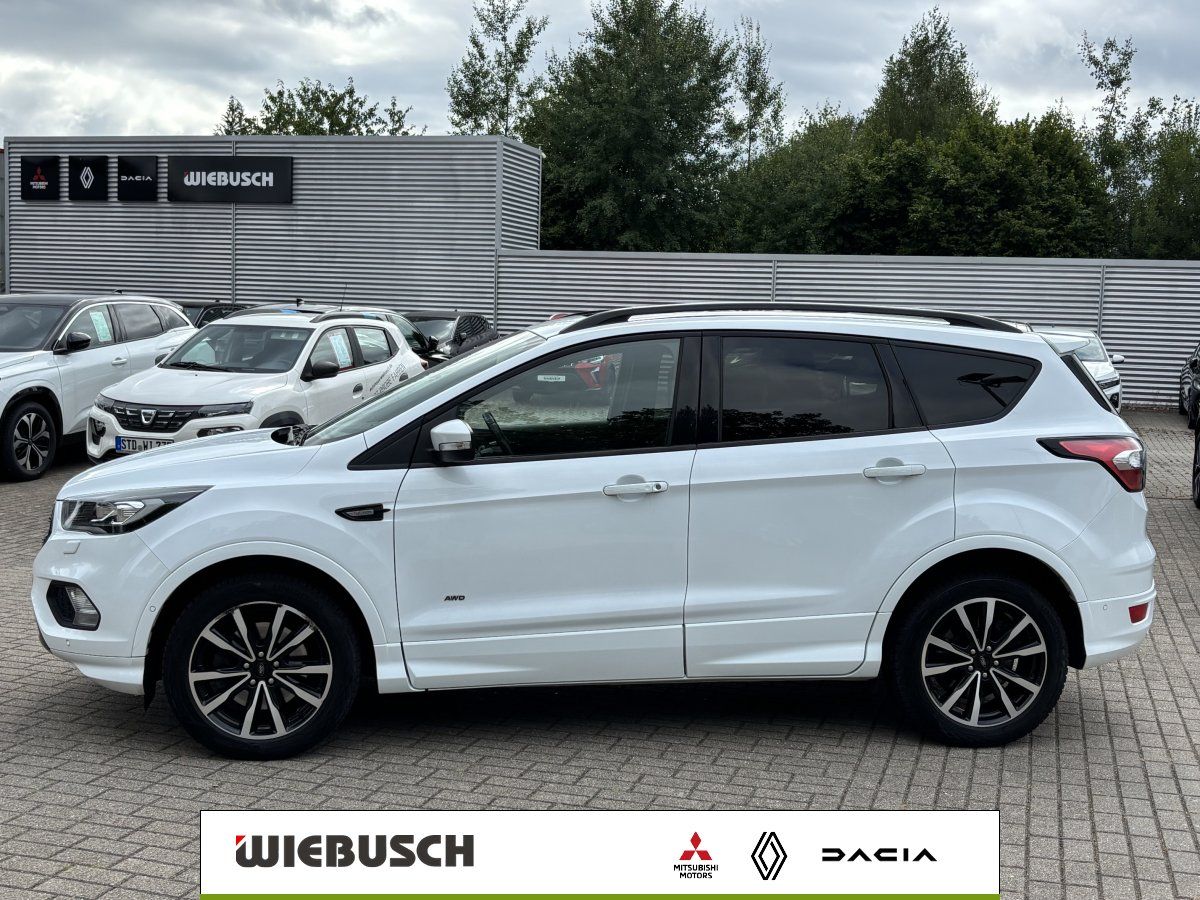Ford Kuga weiß ST-Line Seitenansicht auf Händlerhof