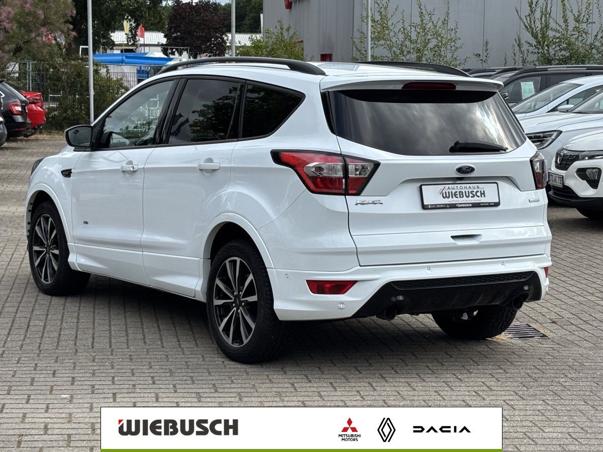 Ford Kuga weiß Heckansicht SUV Gebrauchtwagen Autohaus Wiebusch