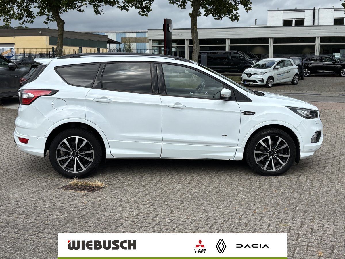 Ford Kuga weiß Seitenansicht mit ST-Line Paket beim Händler
