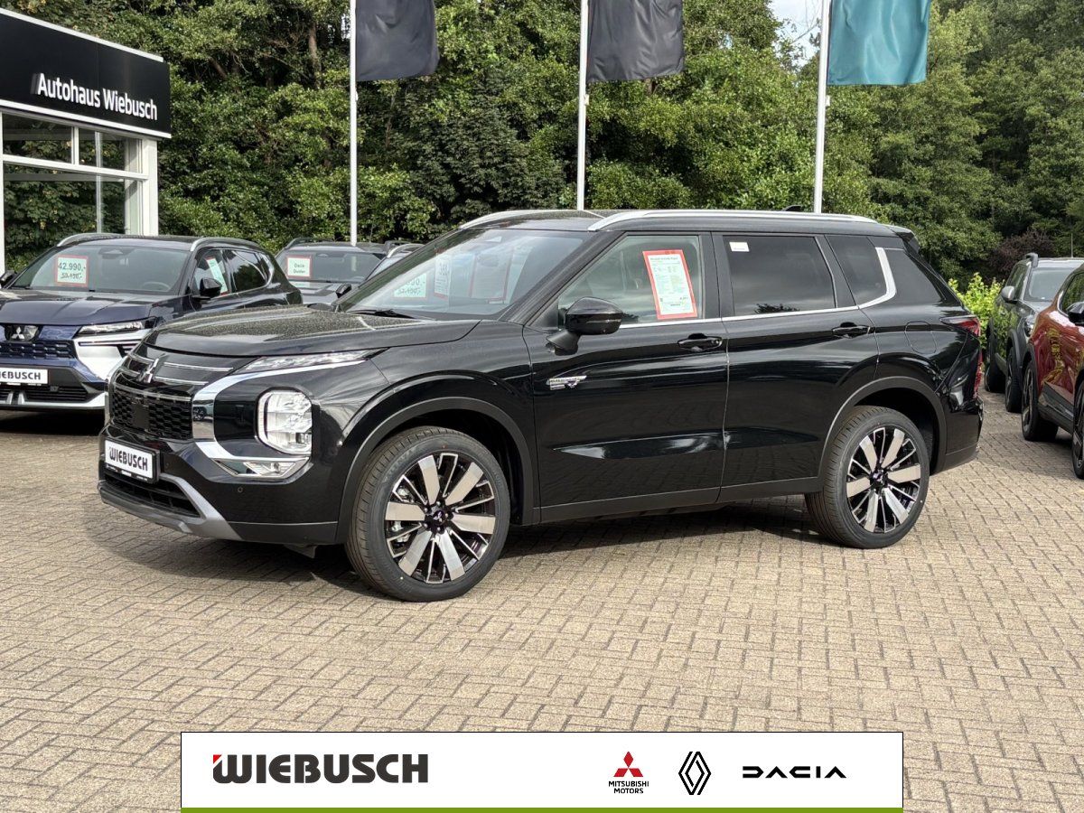Mitsubishi Outlander schwarz SUV auf Autohaus Wiebusch Ausstellungsplatz