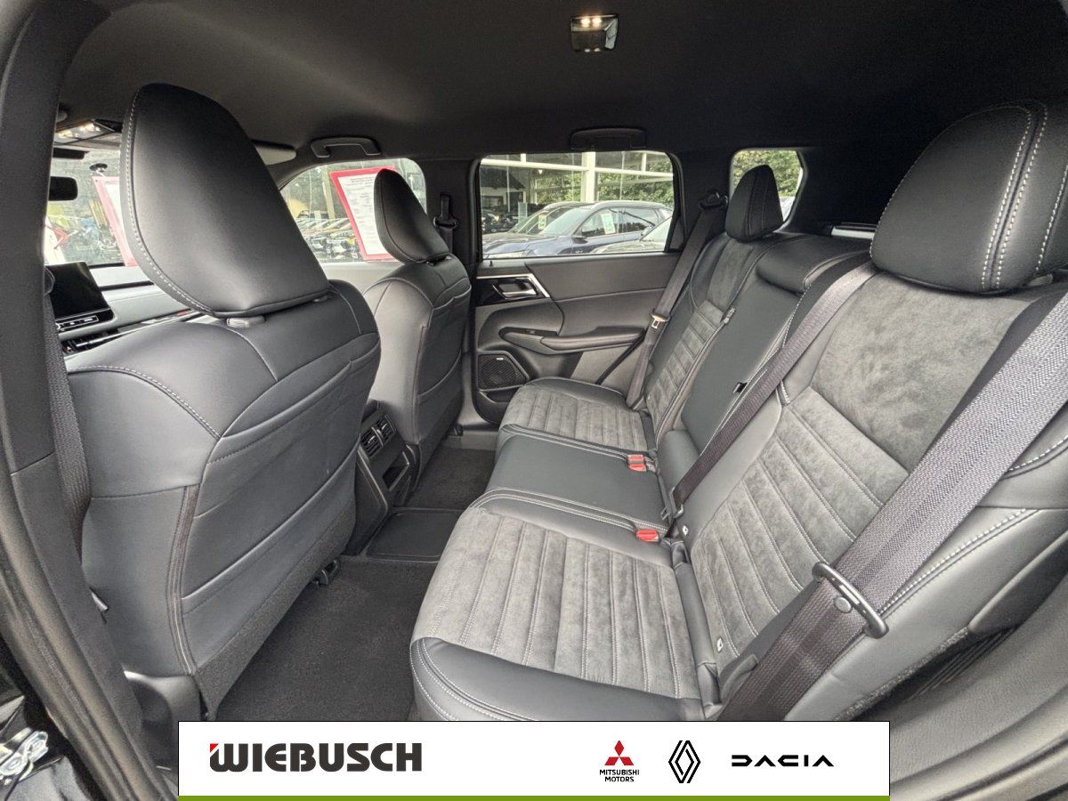 Rücksitze und Innenraum Mitsubishi Outlander mit Ledersitzen