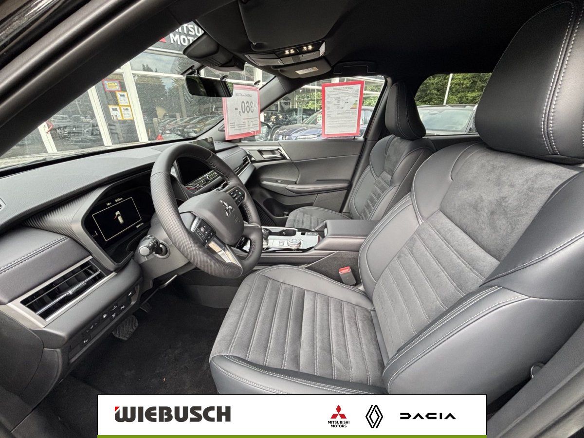 Mitsubishi Innenraum Vordersitze mit Lederausstattung und Cockpit