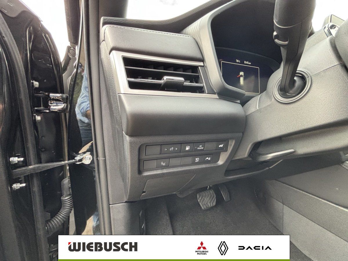 Innenraum Mitsubishi Beifahrerseite mit Bedienelementen und Klimaanlage