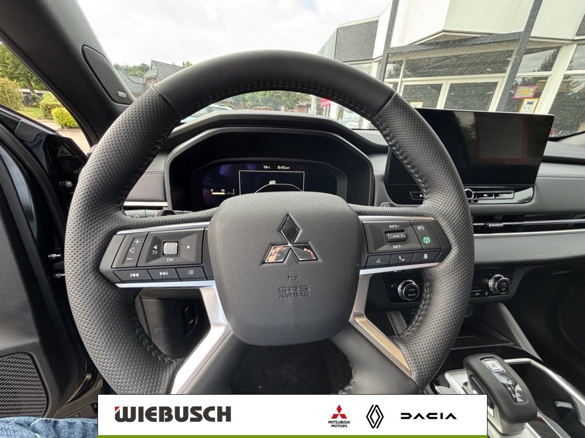 Lenkrad und Cockpit Mitsubishi Outlander mit Digitaltacho