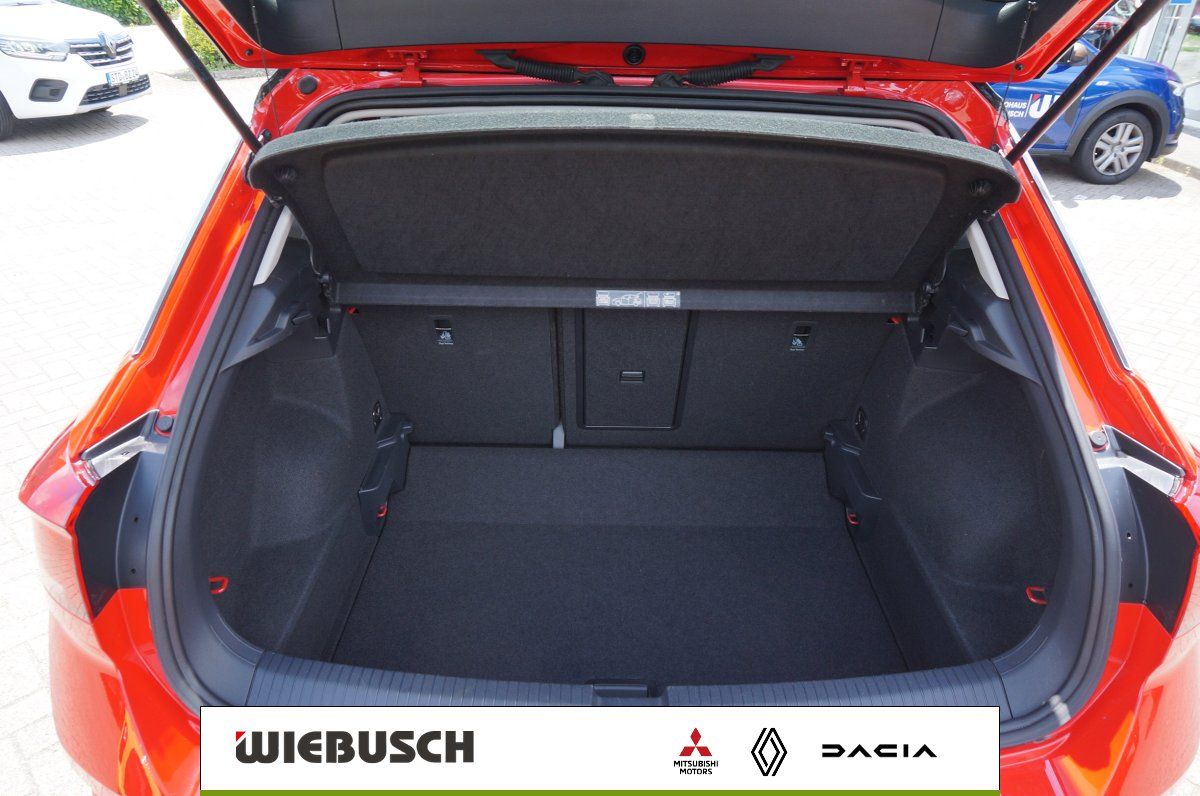 VW T-Roc Kofferraum mit offener Heckklappe und viel Ladevolumen