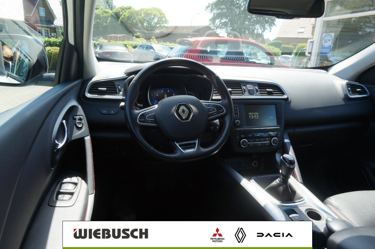 Renault Kadjar Innenraum mit Cockpit und Lenkrad im Detail