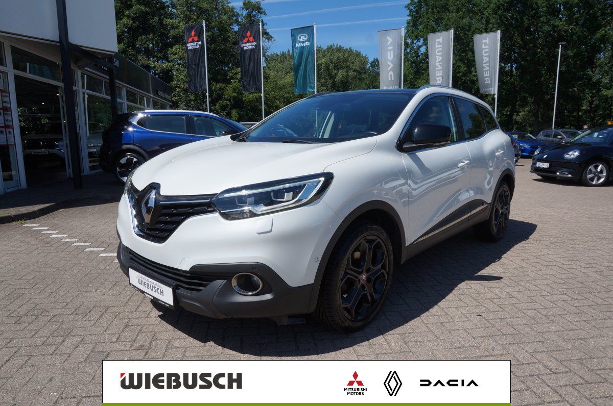 Weisser Renault Kadjar SUV Frontansicht auf Haendlerhof