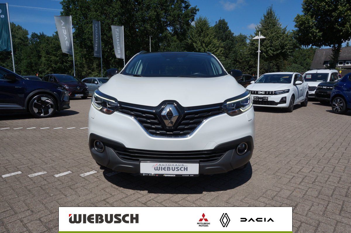 Renault Kadjar weiß Frontansicht auf Händlerparkplatz
