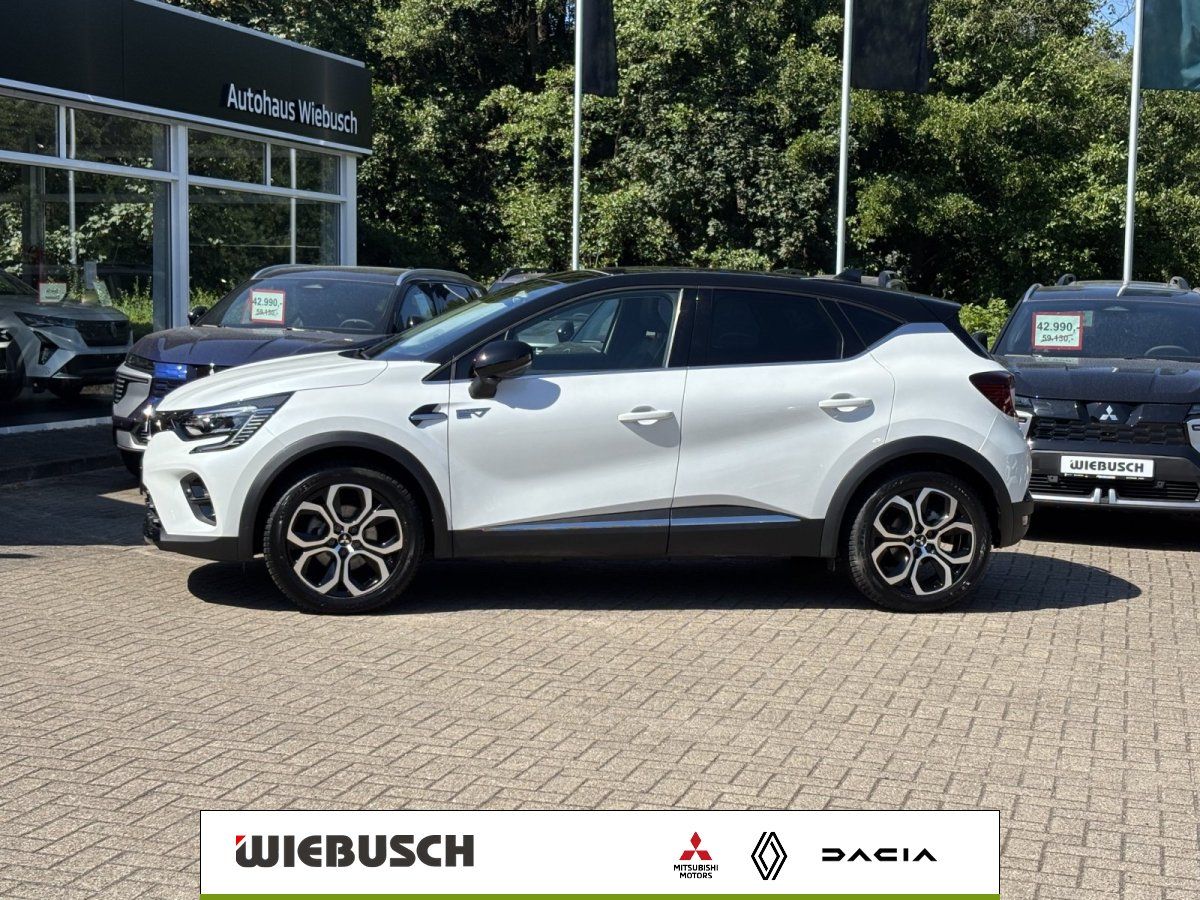 Renault Captur weiß Seitenansicht auf dem Autohaus Wiebusch Hof
