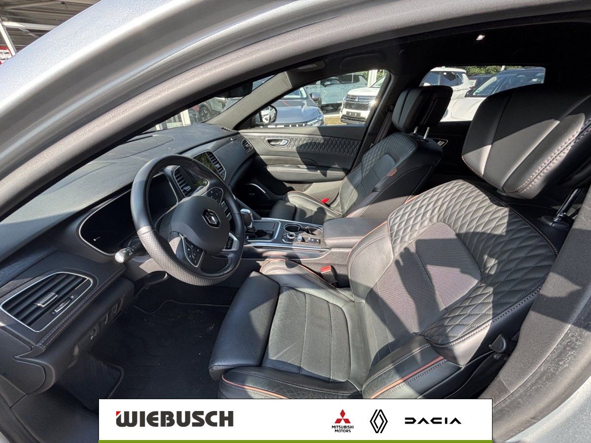 Renault Talisman Innenraum mit schwarzen Ledersitzen und Lenkrad