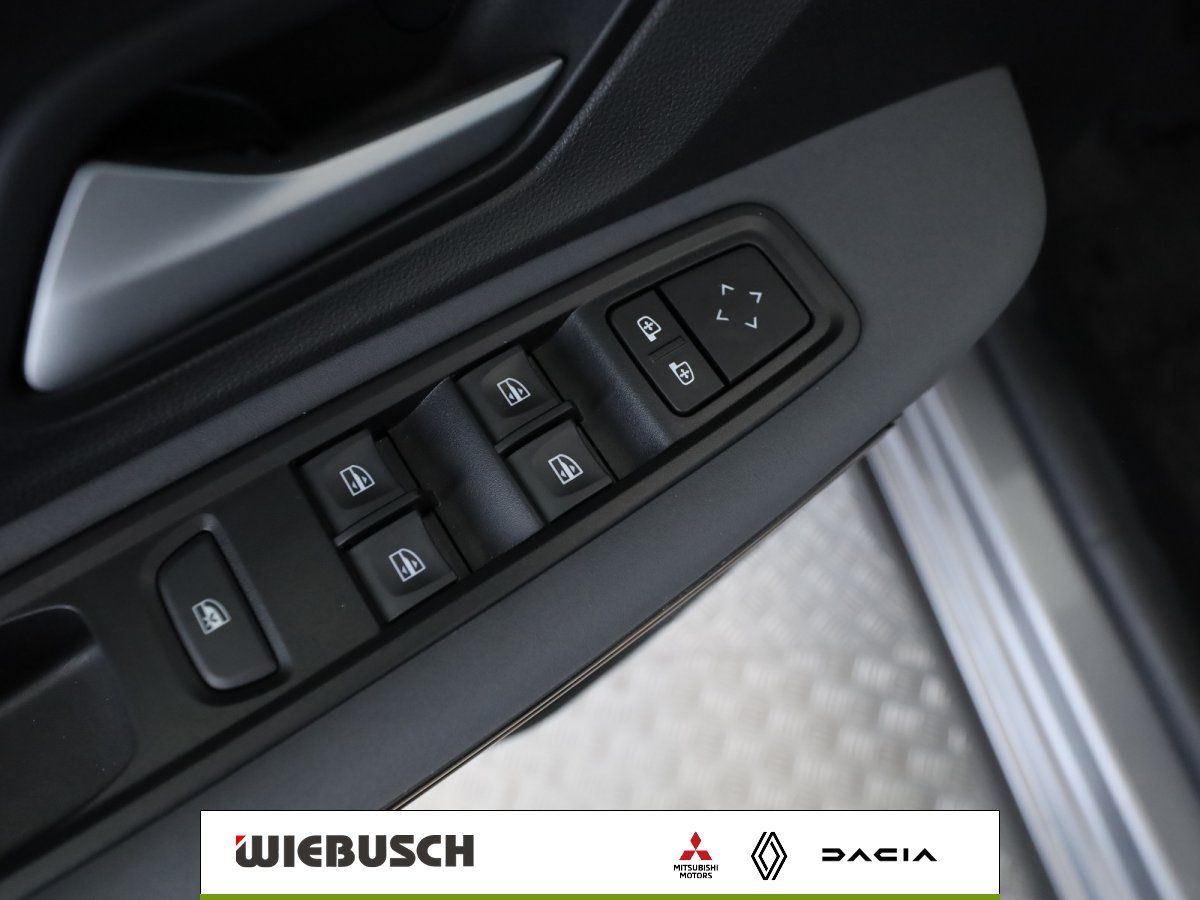 Türverkleidung mit elektrischen Fensterhebern im Dacia Sandero Innenraum