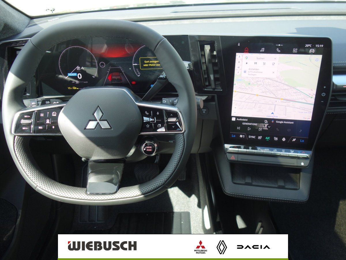 Cockpit mit Lenkrad und Touchscreen im Mitsubishi Elektroauto