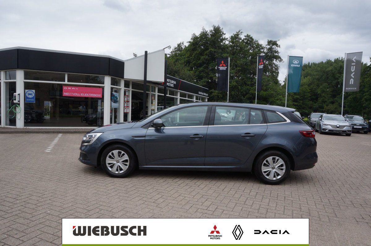 Renault Megane Kombi Seitenansicht vor Autohaus Wiebusch geparkt
