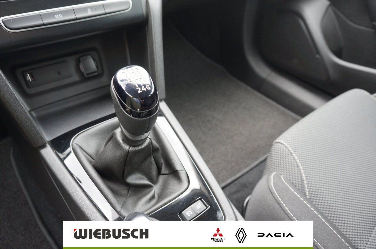 Innenraum Renault Megane: Schaltknauf und Mittelkonsole im Detail