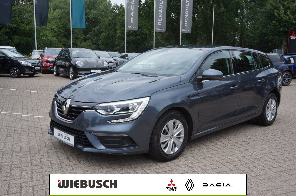 Renault Megane Grandtour in Grau, Frontansicht auf Händlerhof