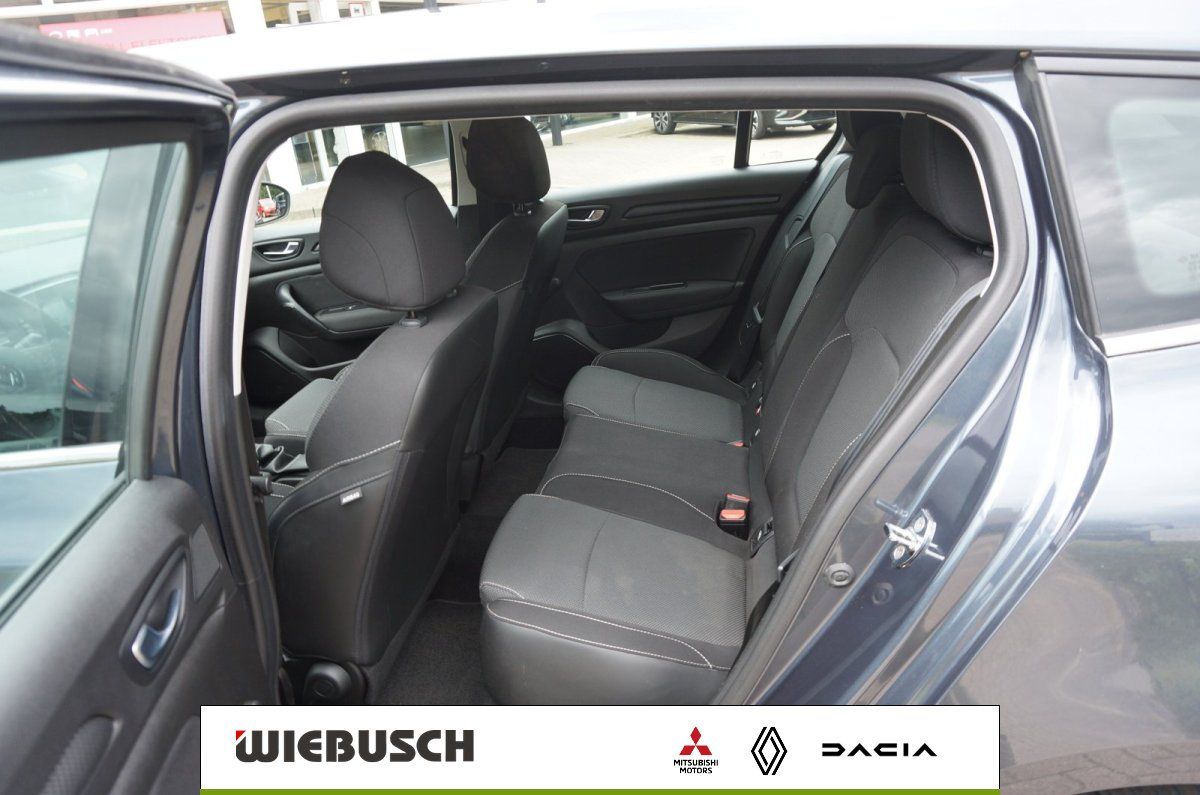 Renault Megane Rücksitze und Fondraum mit geöffneter Tür