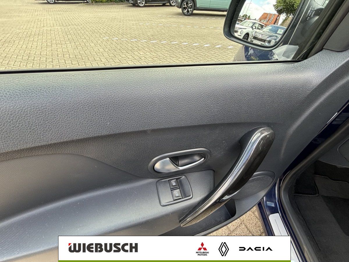 Dacia Sandero Innenraum Tuerverkleidung mit Fensterheber Detailansicht