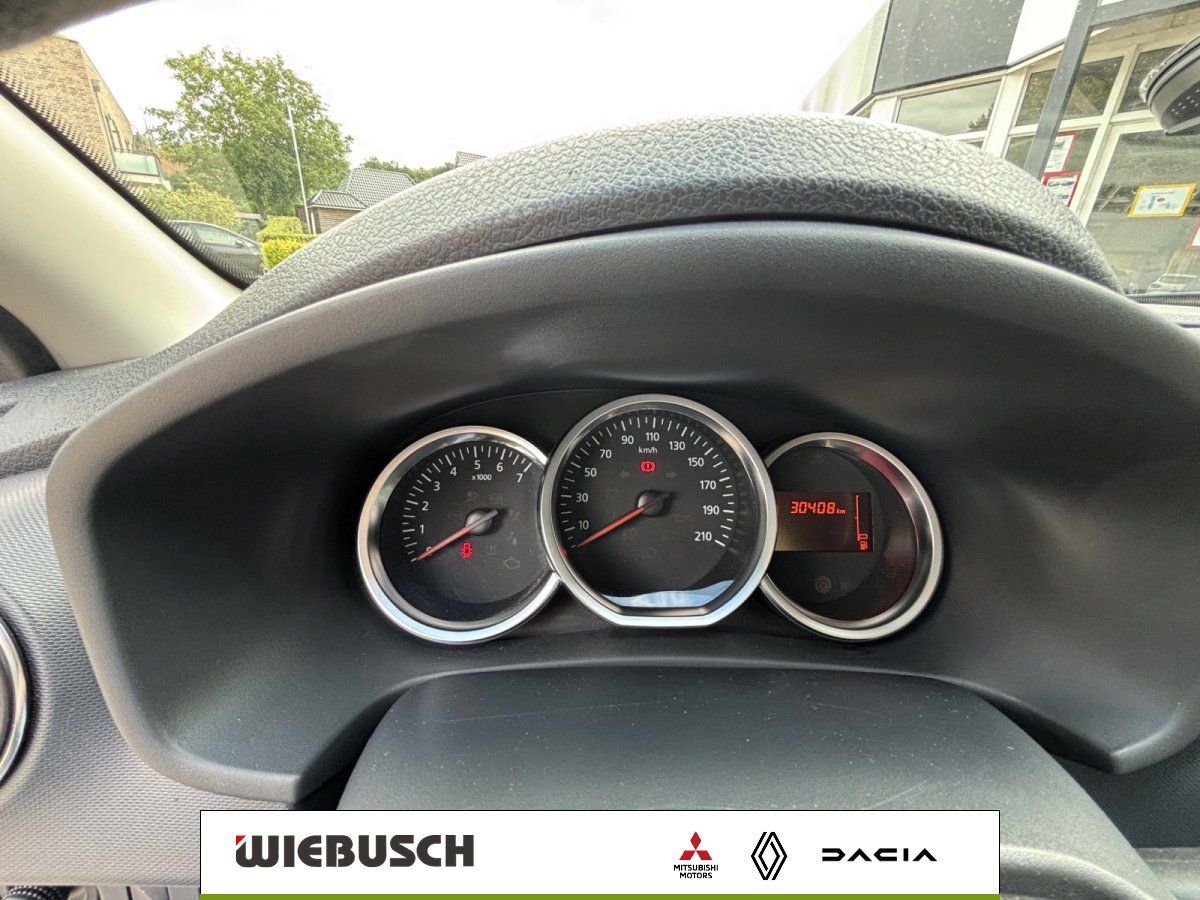 Dacia Sandero Tacho mit Kilometerstand und Drehzahlmesser