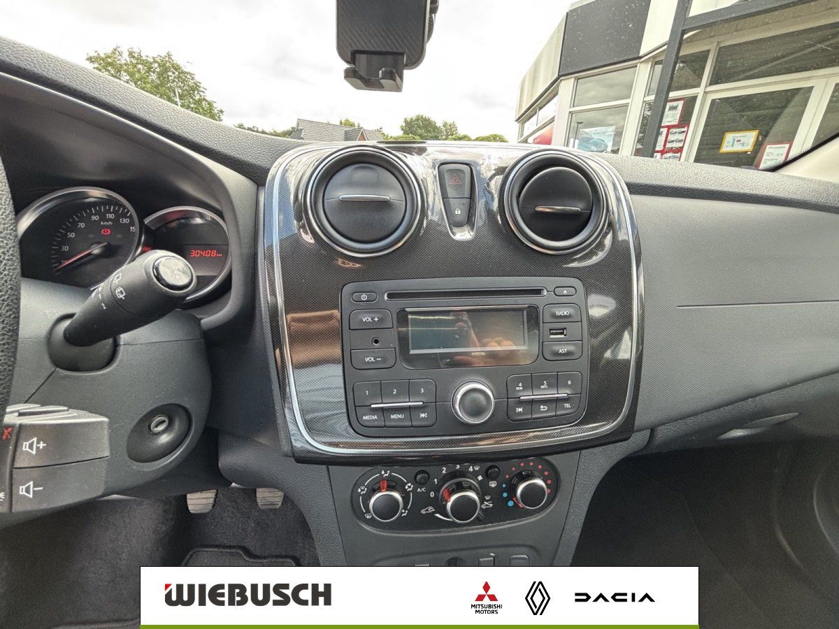 Dacia Sandero Mittelkonsole mit Radio und Klimabedienung
