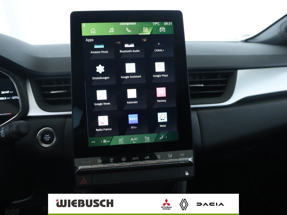 Fahrzeug Innenraum mit modernem Touchscreen-Infotainmentsystem und Klimabedienung