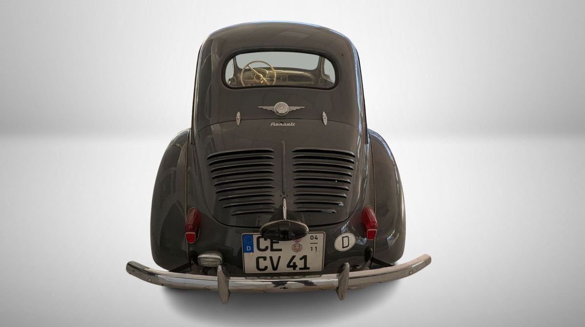 Renault Oldtimer Heckansicht mit Kennzeichen und klassischem Emblem