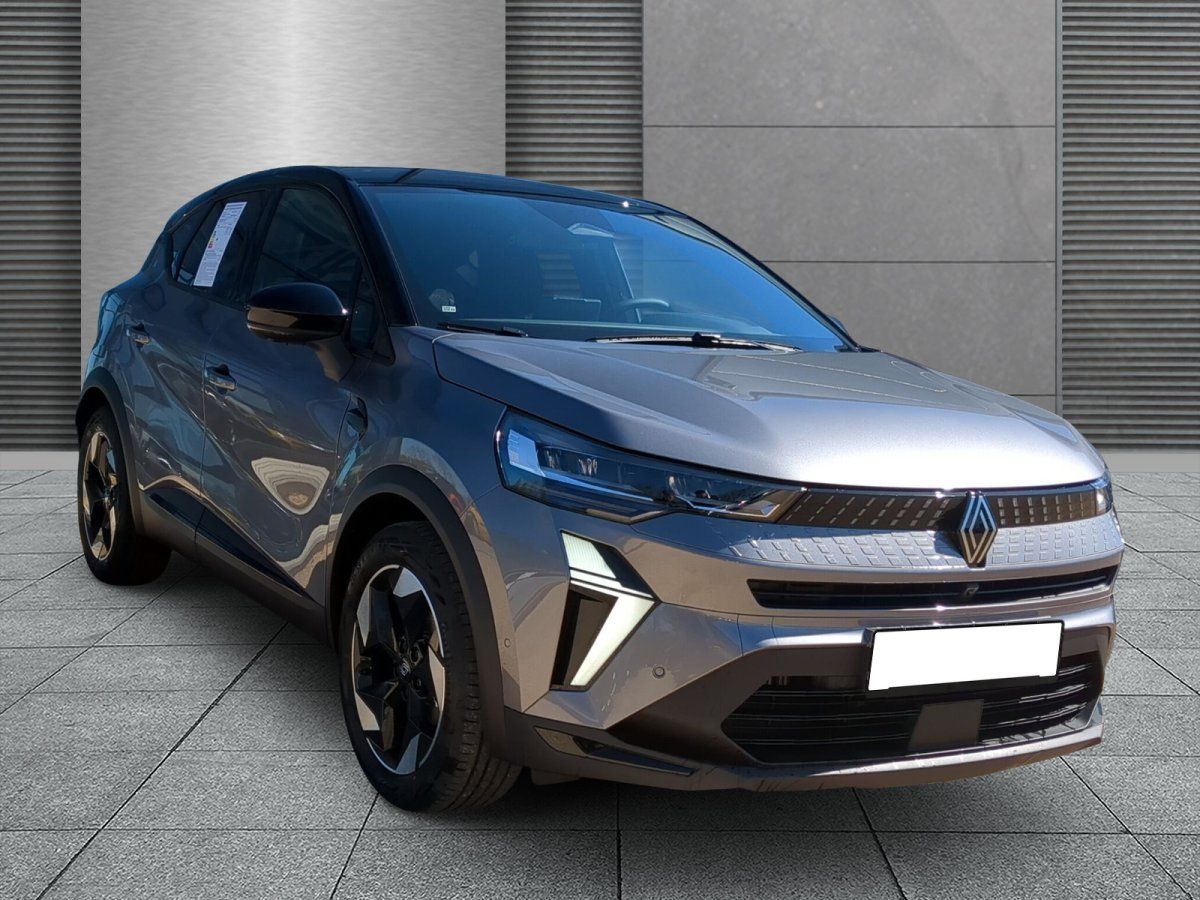 Renault Captur in Grau-Metallic, Frontansicht beim Händler