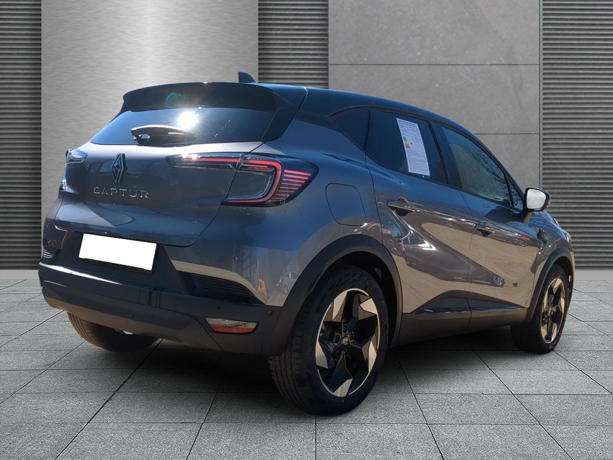 Renault Captur in Grau, Heckansicht mit Alufelgen