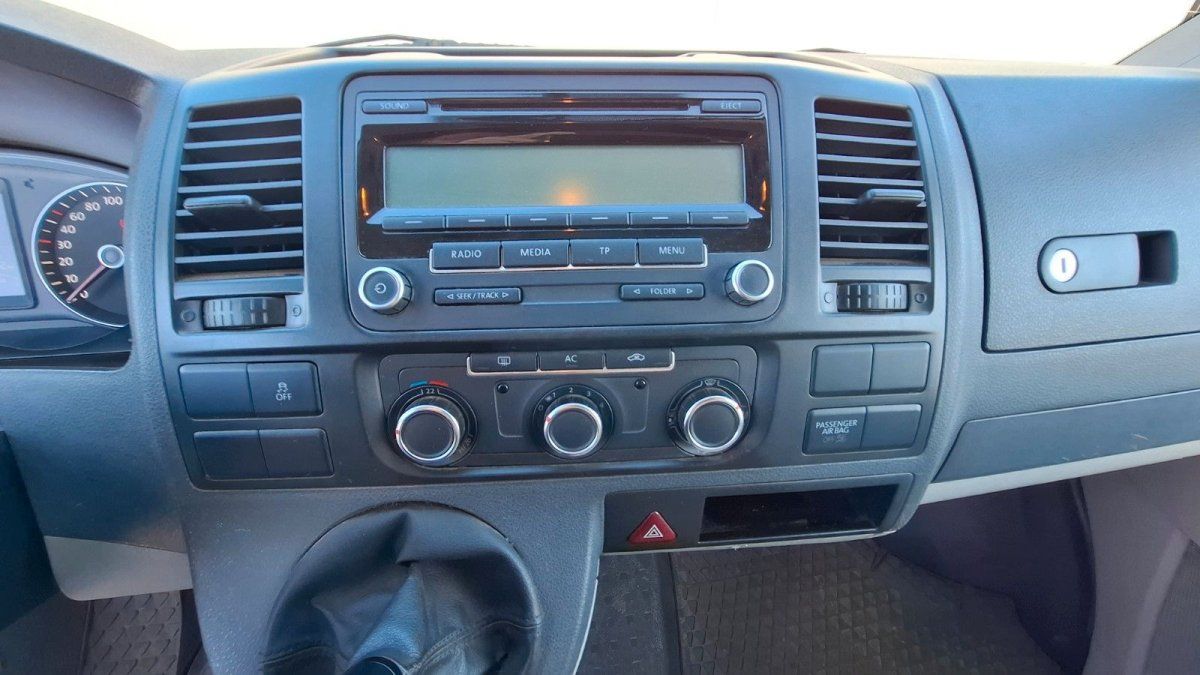 Volkswagen Transporter T5 Innenraum Cockpit mit Armaturenbrett und Lenkrad