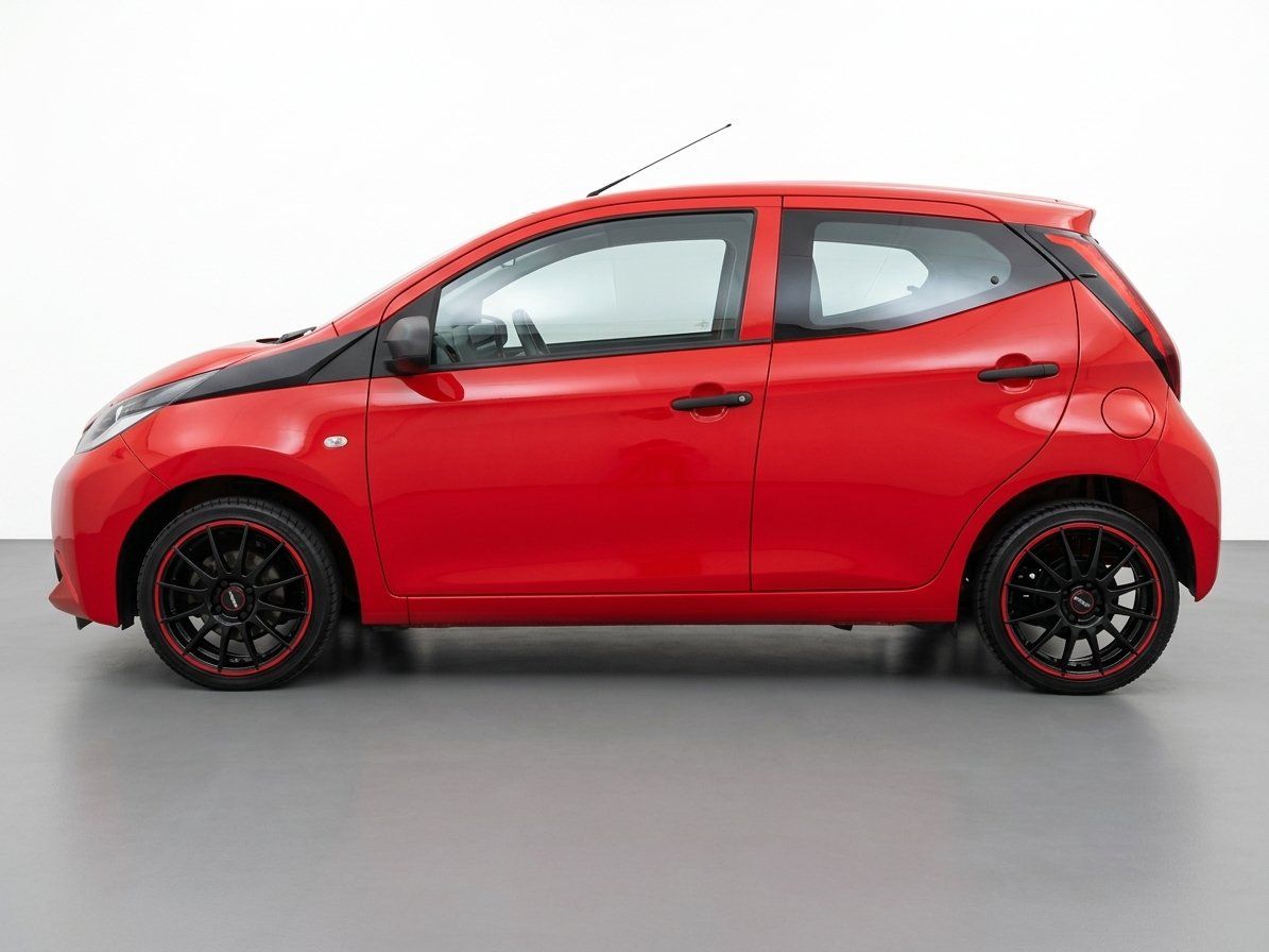 Toyota Aygo rot Seitenansicht mit schwarzen Sportfelgen
