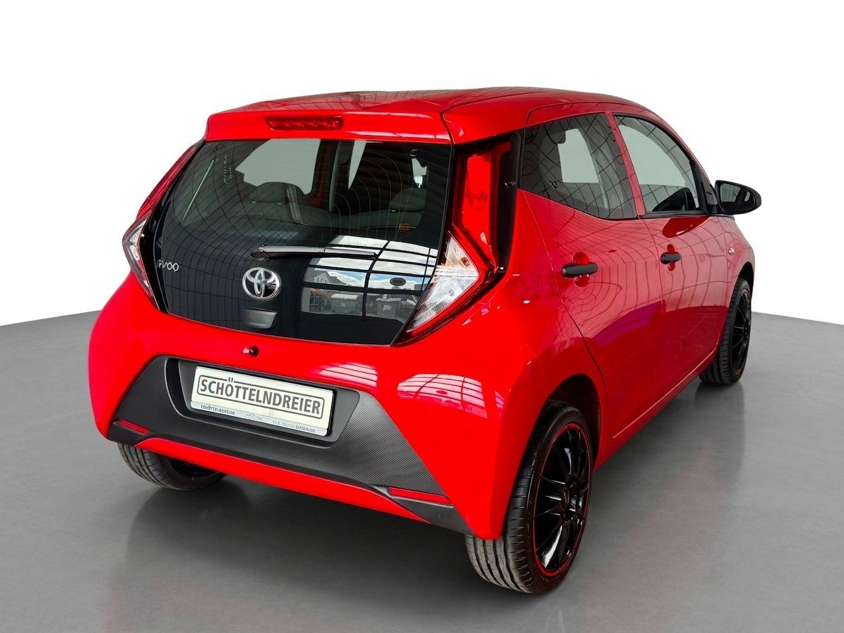 Toyota Aygo rot Heckansicht mit Kennzeichenhalter Schöttelndreier