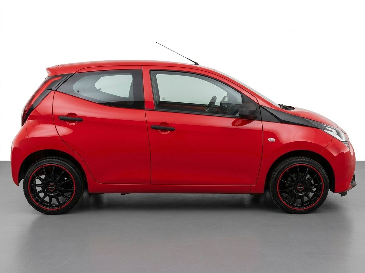 Toyota Aygo rot Seitenansicht mit schwarzen Sportfelgen