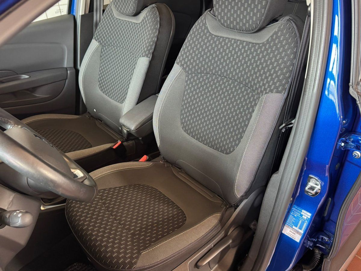 Renault Captur Fahrersitz und Beifahrersitz Detailansicht