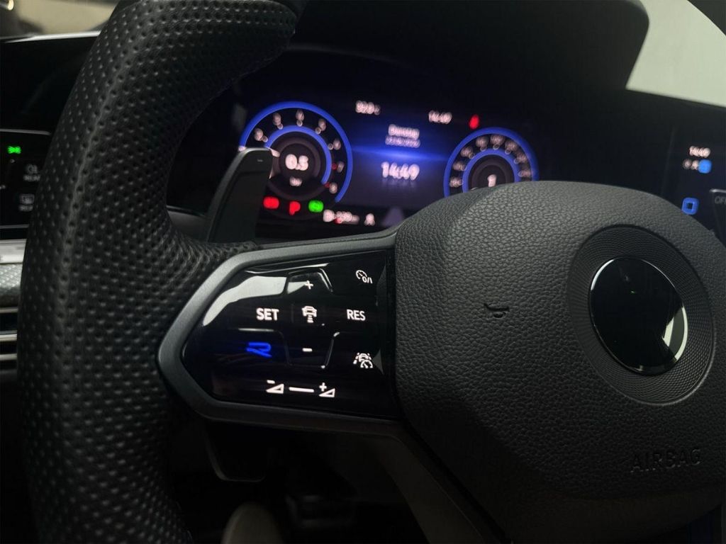 Volkswagen Golf R Variant - Bild 13 von 15