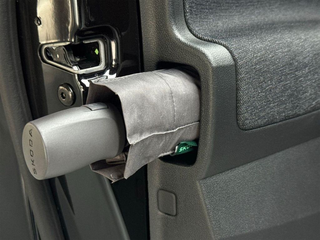Skoda Türgriff innen mit Sicherheitsschloss im Detail