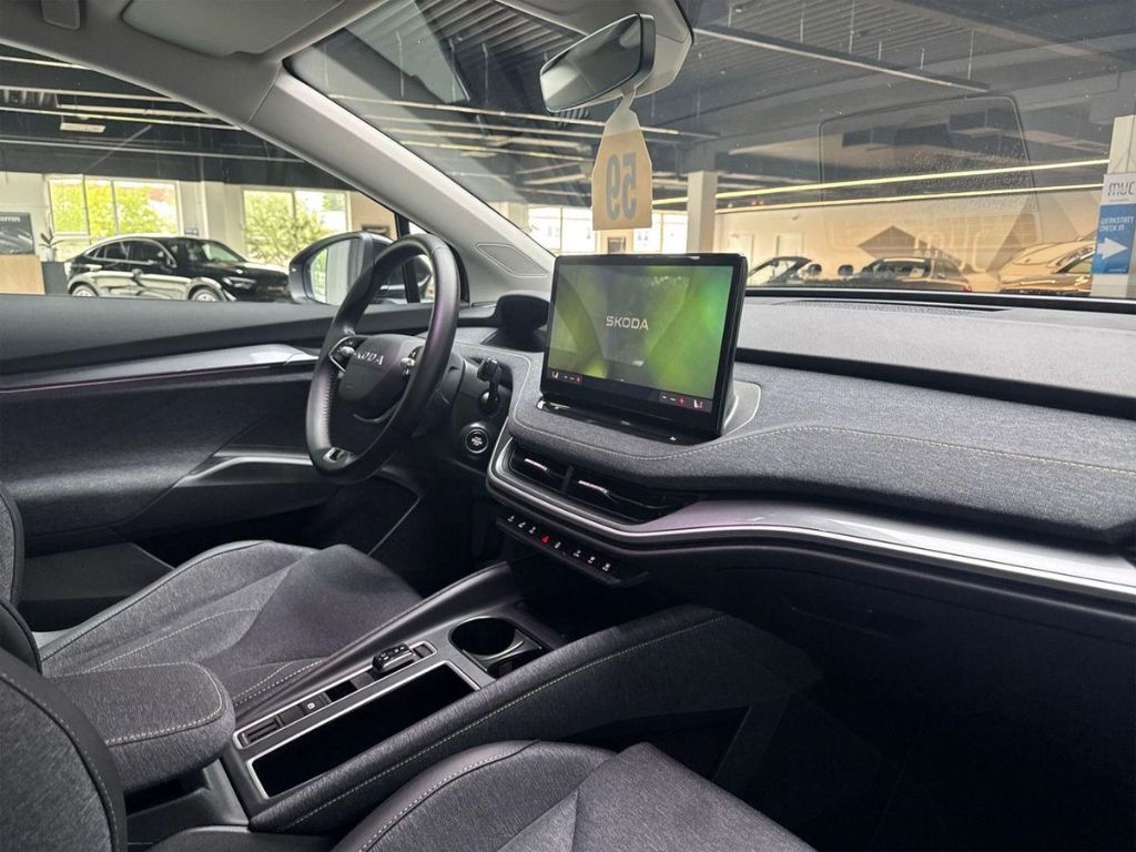 Skoda Innenraum Cockpit mit Infotainment Display