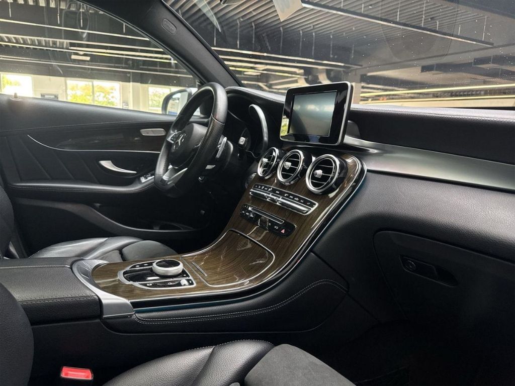 Mercedes-Benz GLC 300 Coupe - Bild 9 von 15
