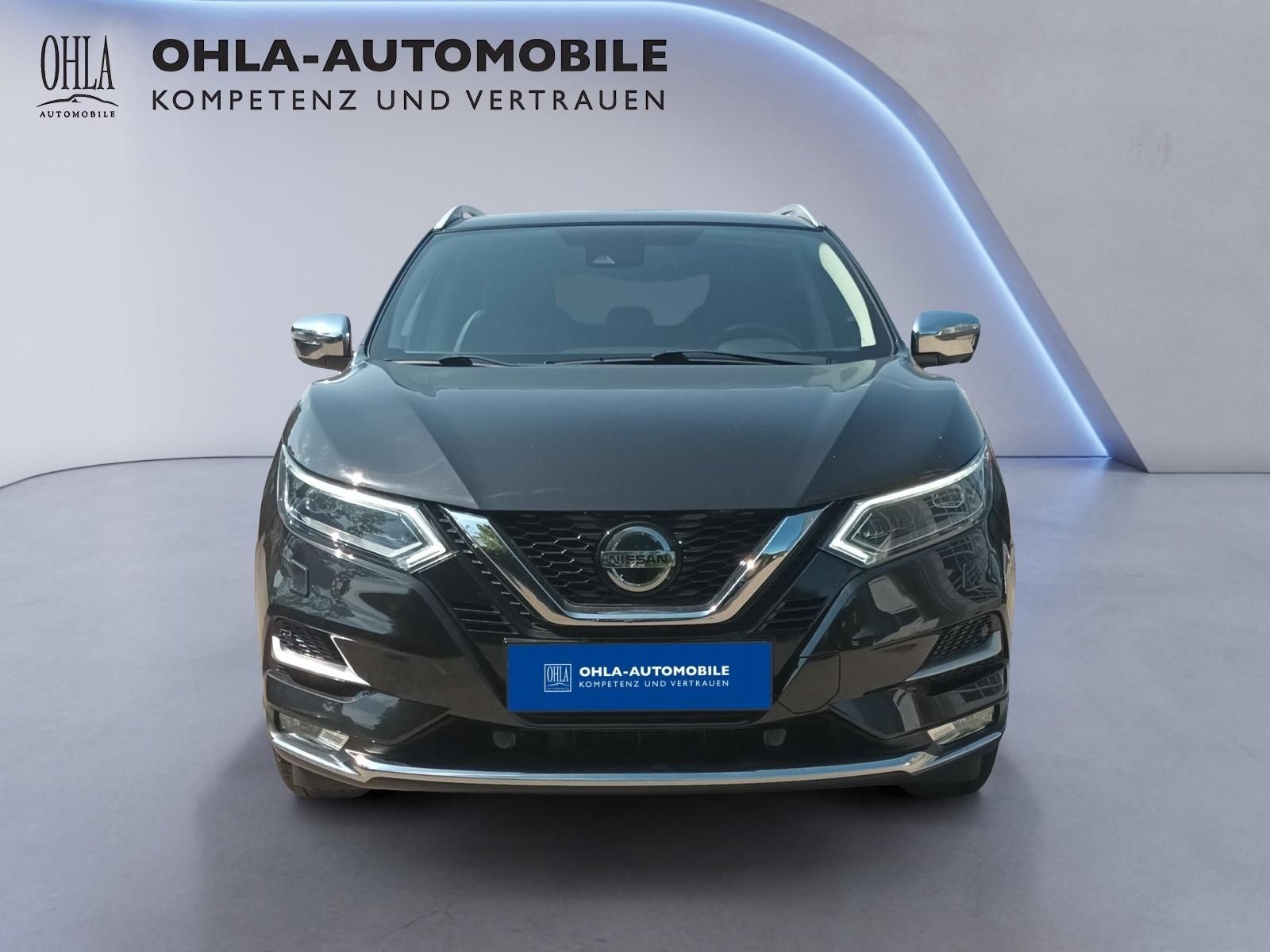 Nissan Qashqai schwarz Frontansicht bei OHLA-Automobile