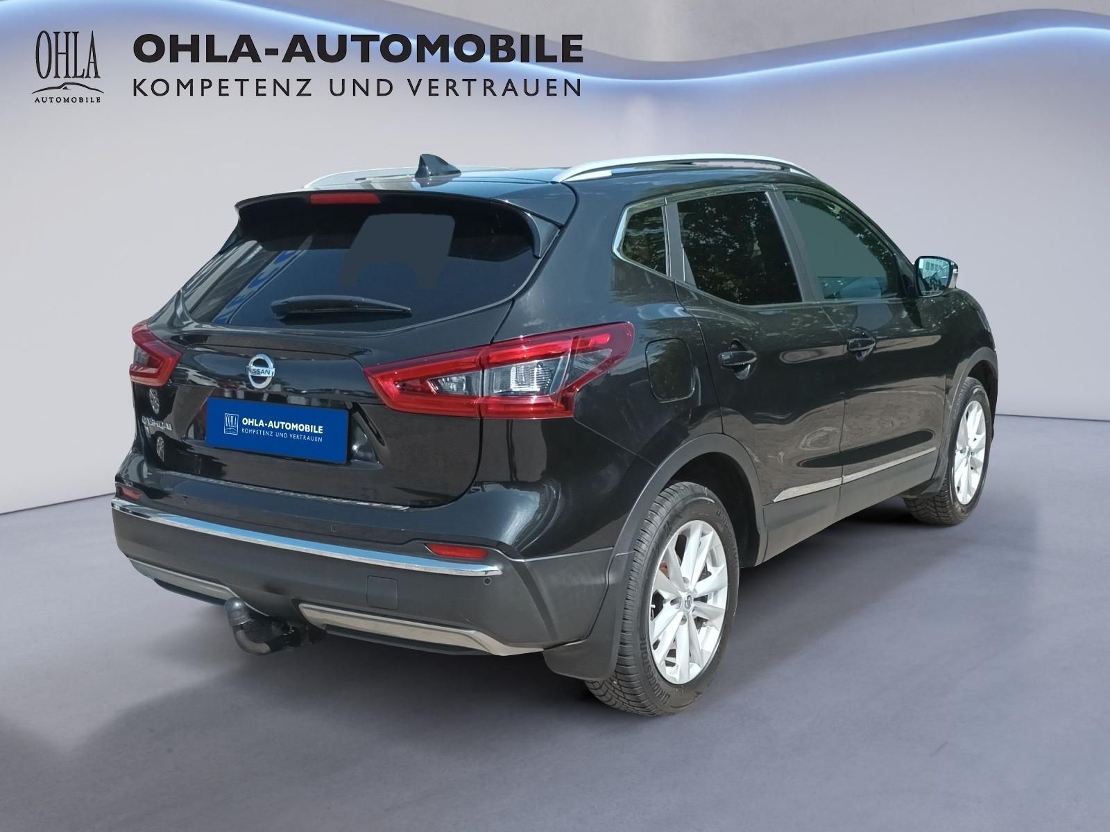 Nissan Qashqai schwarz Heckansicht bei OHLA-Automobile