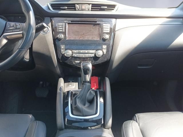 Nissan Qashqai Innenraum, Mittelkonsole mit Schaltung und Display