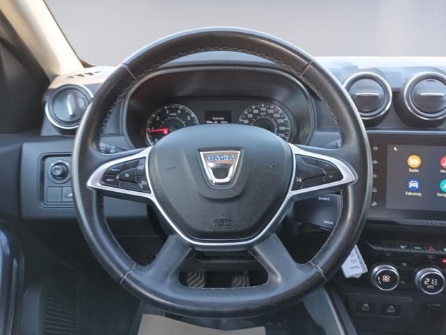 Dacia Duster Lenkrad und Cockpit mit Multifunktionstasten