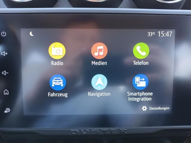 Dacia Duster Infotainment Bildschirm mit Smartphone Integration