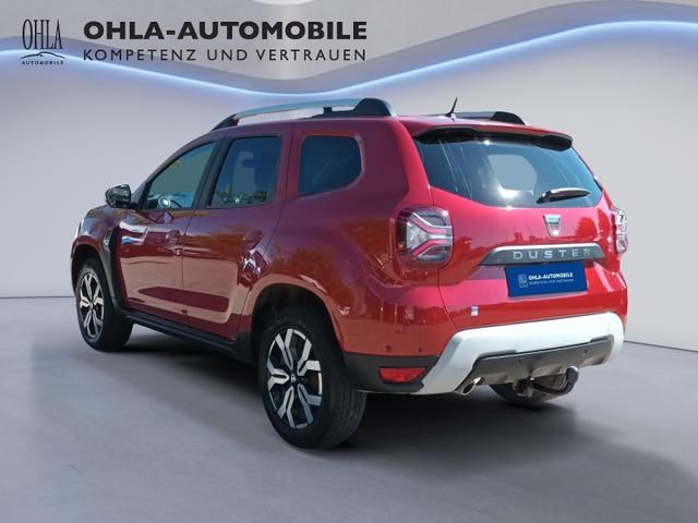 Dacia Duster rot Heckansicht mit Anhaengerkupplung, OHLA