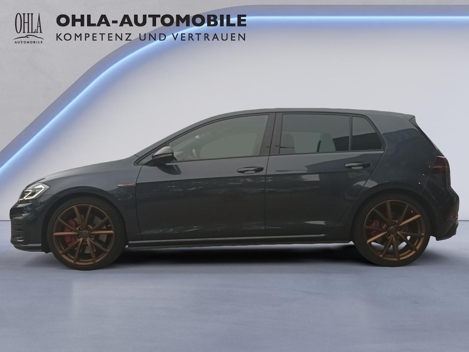 VW Golf GTI schwarz Seitenansicht mit Bronze-Felgen bei OHLA-Automobile