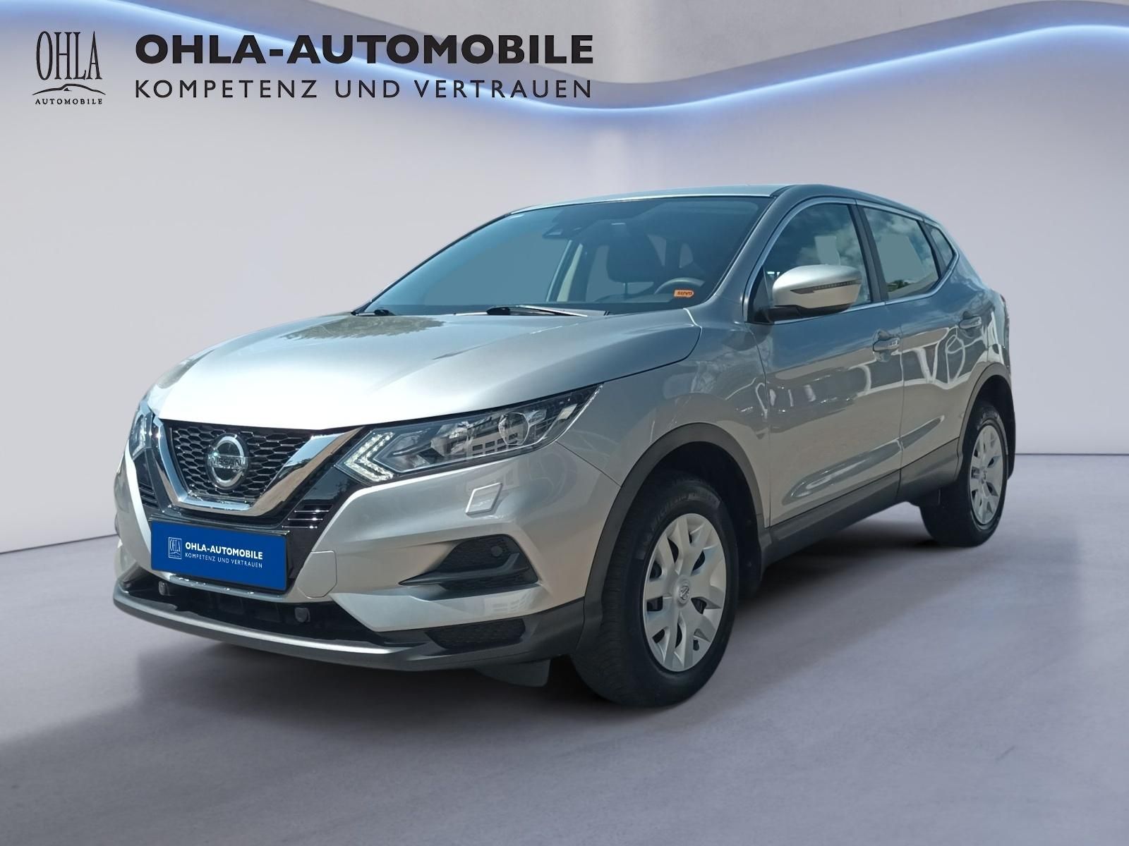 Nissan Qashqai Frontansicht in Silber-Beige bei OHLA-Automobile