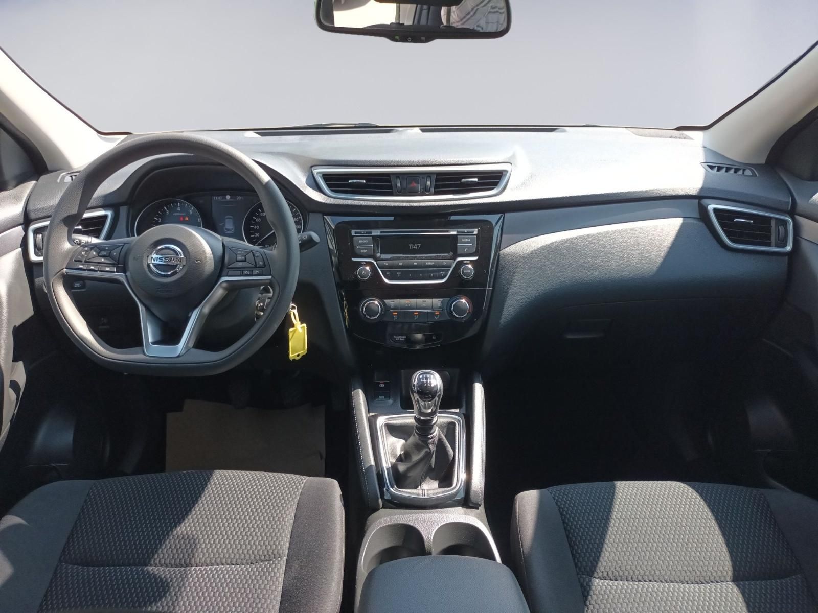 Nissan Qashqai Innenraum Cockpit und Armaturenbrett Ansicht
