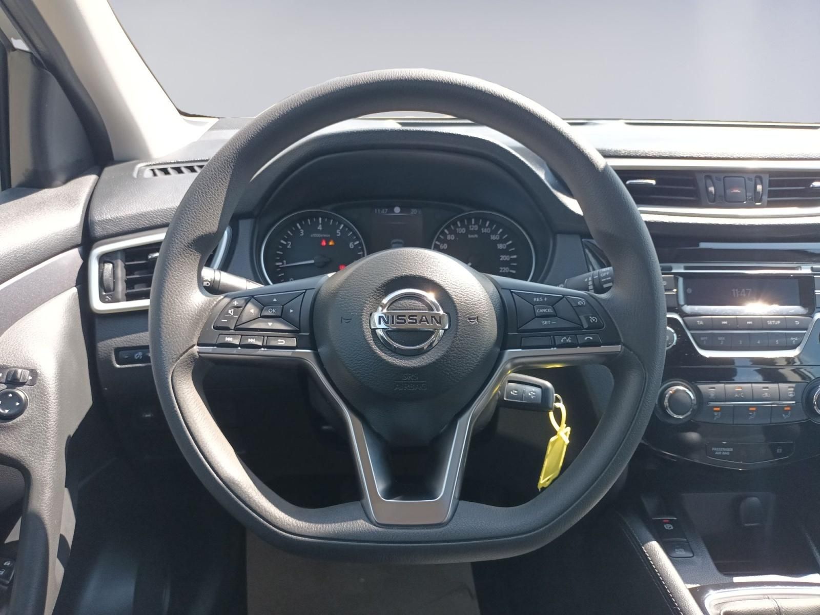 Nissan Qashqai Innenraum Lenkrad und Cockpit im Detail